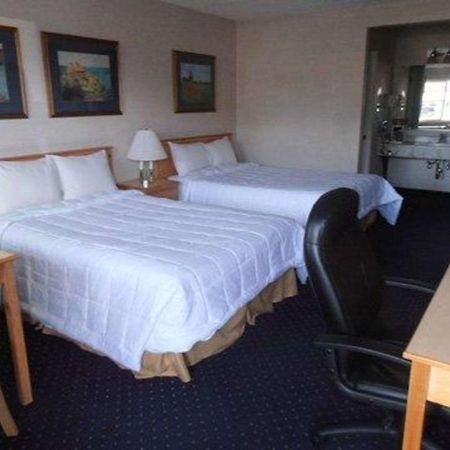 Econo Lodge Inn & Suites Central Μέντφορντ Εξωτερικό φωτογραφία