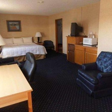 Econo Lodge Inn & Suites Central Μέντφορντ Εξωτερικό φωτογραφία