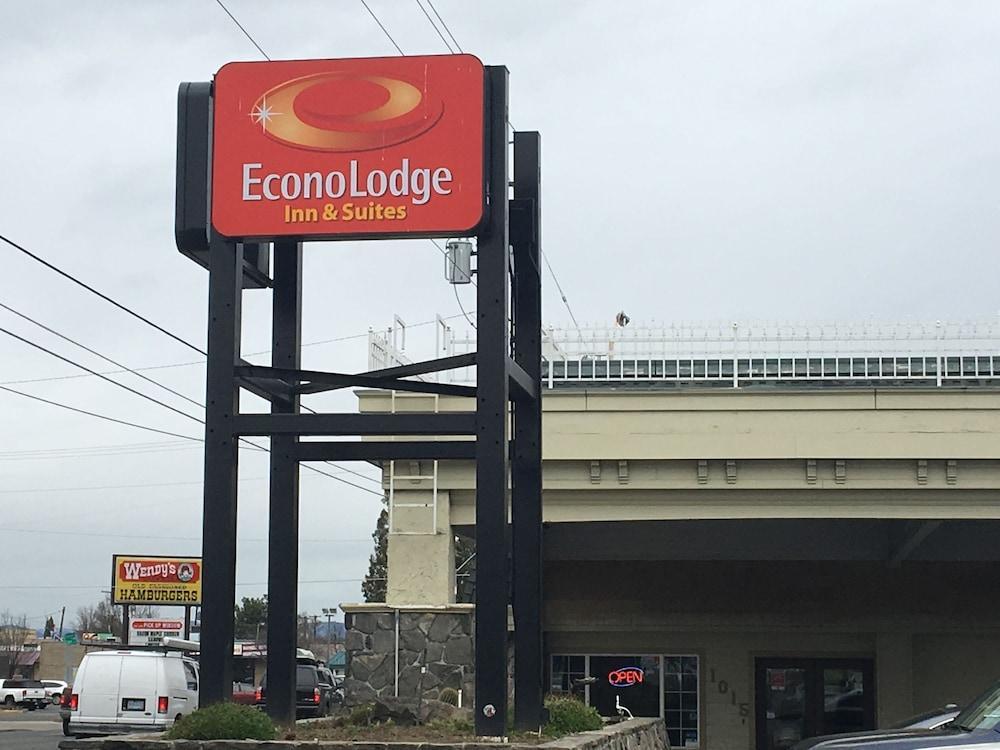 Econo Lodge Inn & Suites Central Μέντφορντ Εξωτερικό φωτογραφία