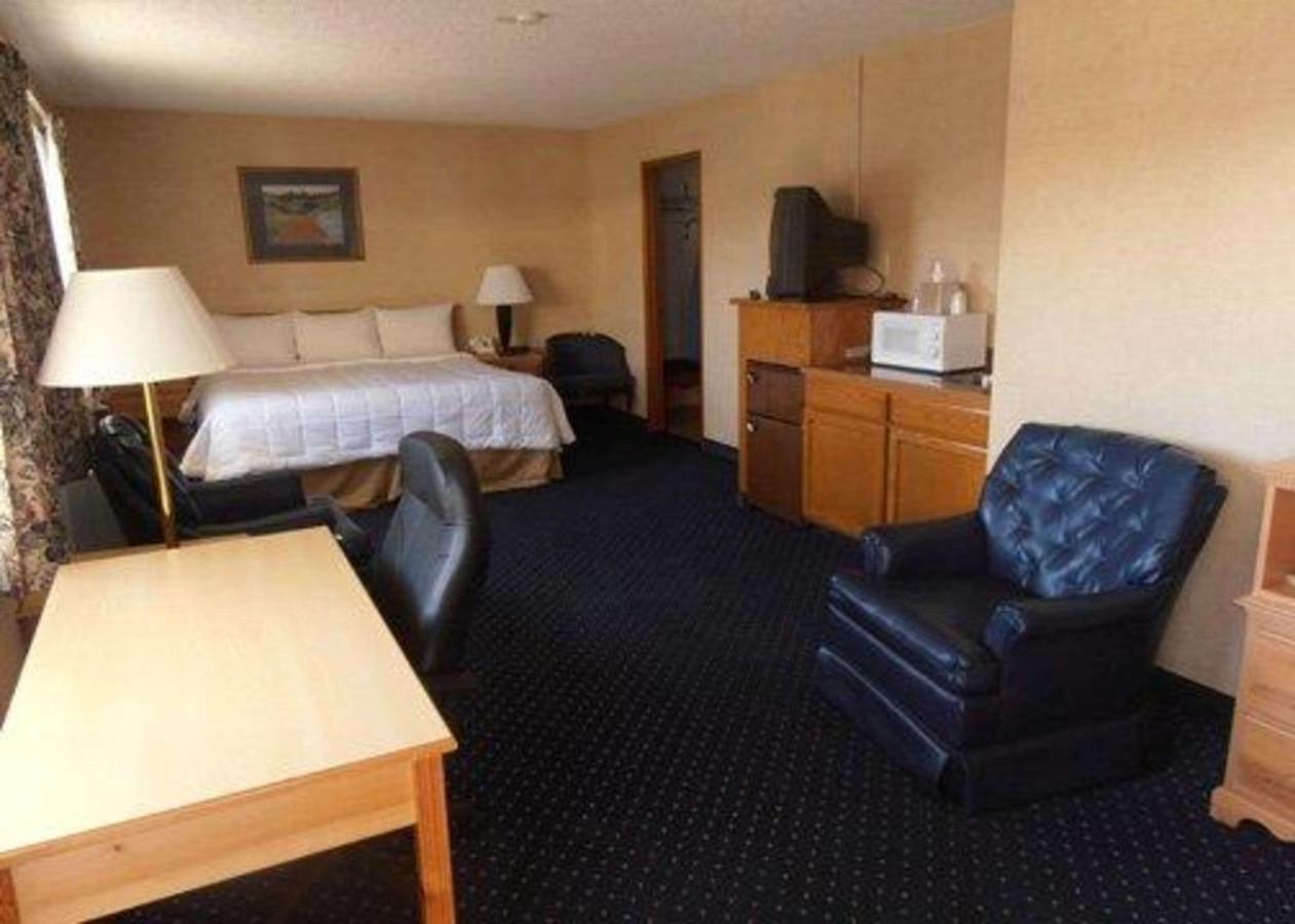 Econo Lodge Inn & Suites Central Μέντφορντ Εξωτερικό φωτογραφία