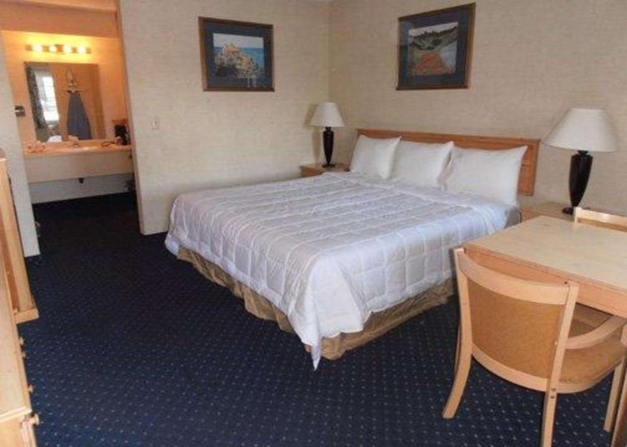 Econo Lodge Inn & Suites Central Μέντφορντ Εξωτερικό φωτογραφία