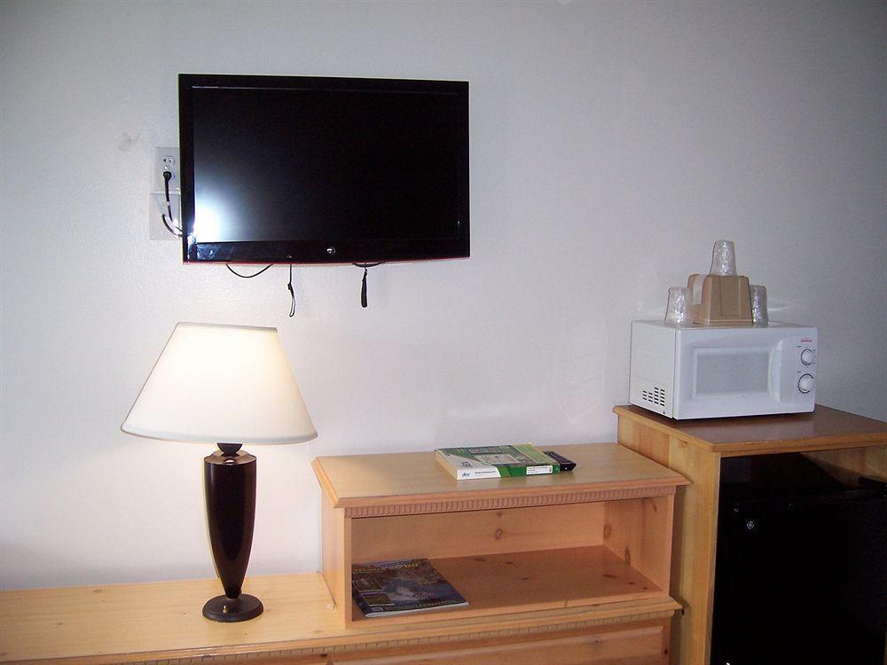Econo Lodge Inn & Suites Central Μέντφορντ Εξωτερικό φωτογραφία
