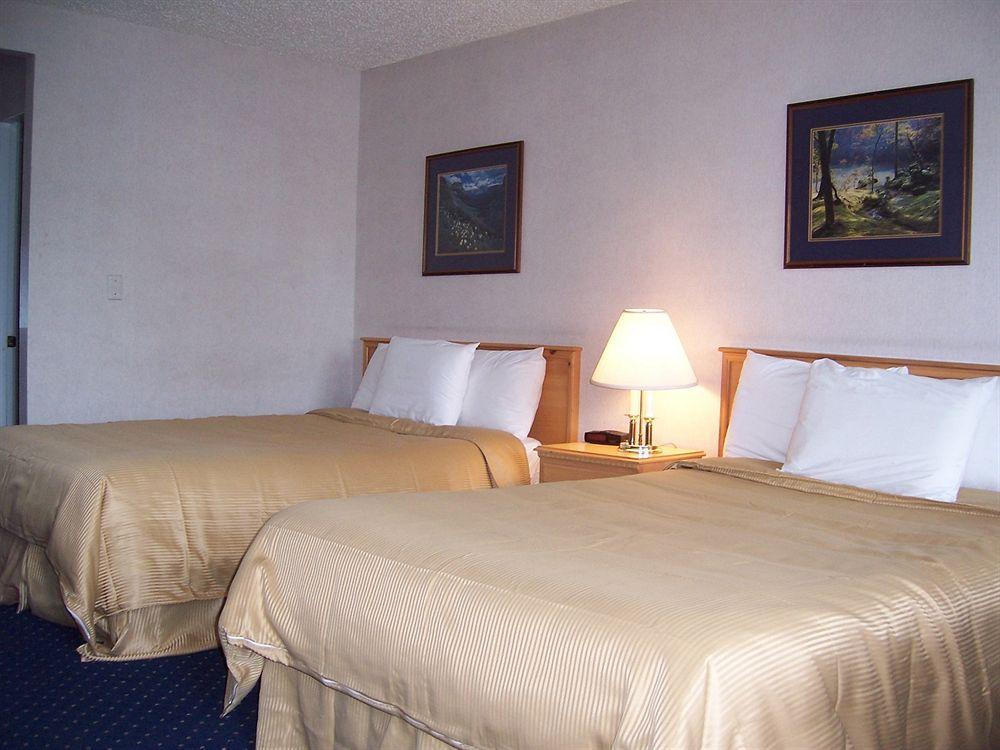 Econo Lodge Inn & Suites Central Μέντφορντ Εξωτερικό φωτογραφία