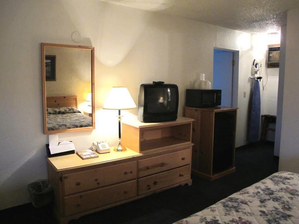 Econo Lodge Inn & Suites Central Μέντφορντ Εξωτερικό φωτογραφία