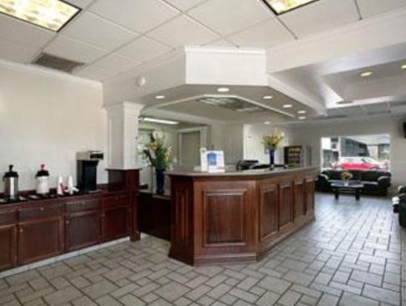 Econo Lodge Inn & Suites Central Μέντφορντ Εσωτερικό φωτογραφία