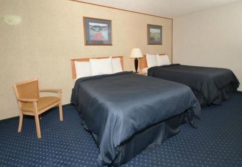Econo Lodge Inn & Suites Central Μέντφορντ Εξωτερικό φωτογραφία