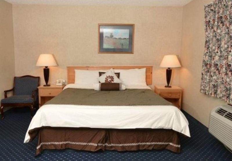 Econo Lodge Inn & Suites Central Μέντφορντ Εξωτερικό φωτογραφία