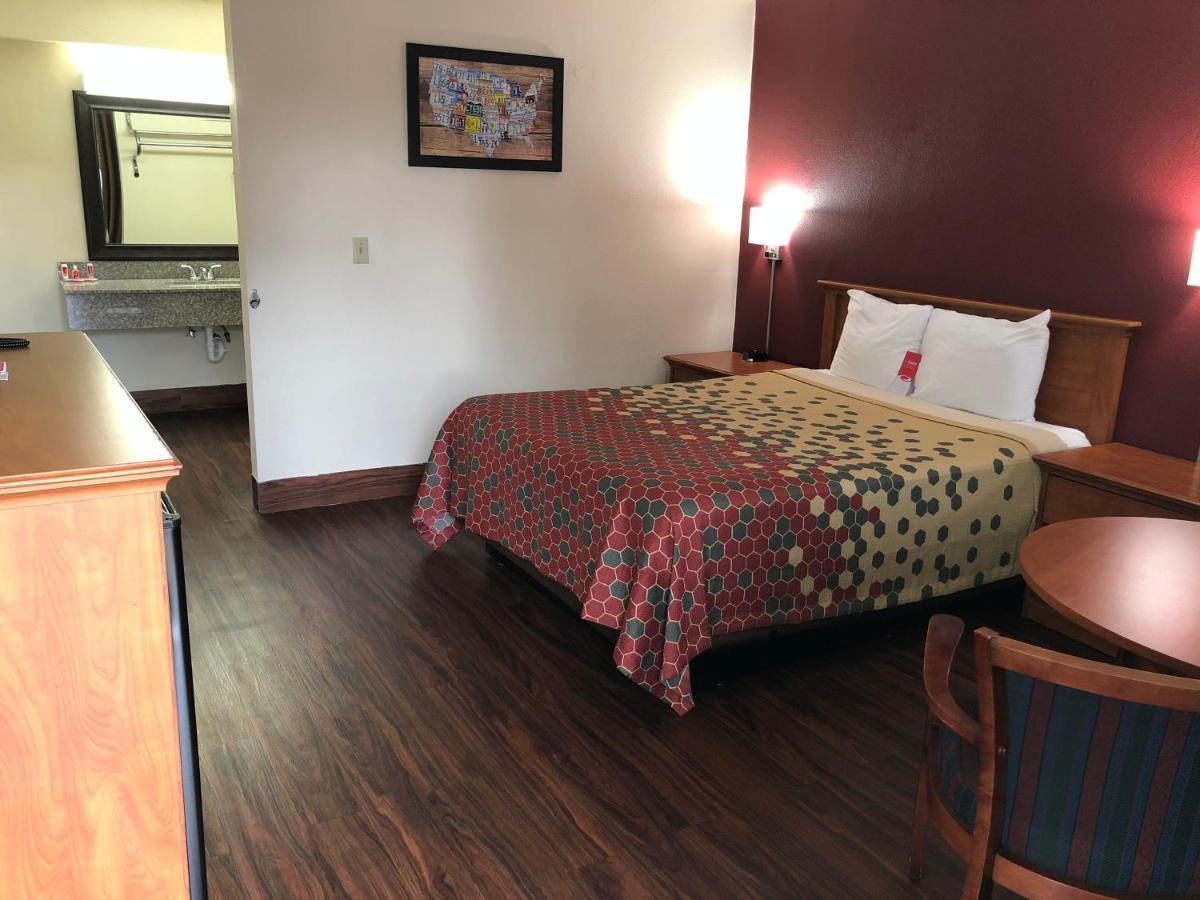 Econo Lodge Inn & Suites Central Μέντφορντ Εξωτερικό φωτογραφία
